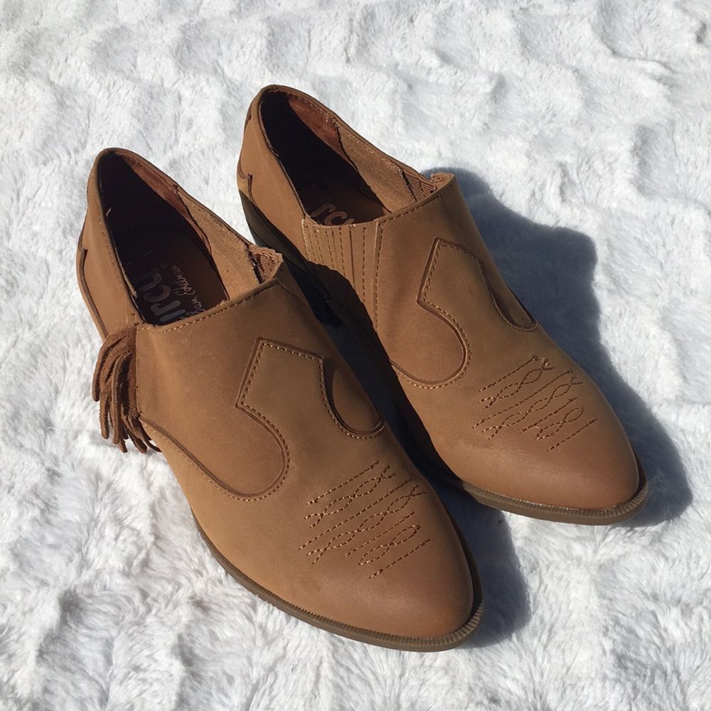 NWOT Circus by Sam Edelman brown low ankle western tassel booties size 6.5